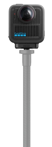Uchwyt magnetyczny na gwint 1/4-20 GoPro Magnetic Latch Mount wraz z zamontowaną na nim kamerą GoPro MAX2