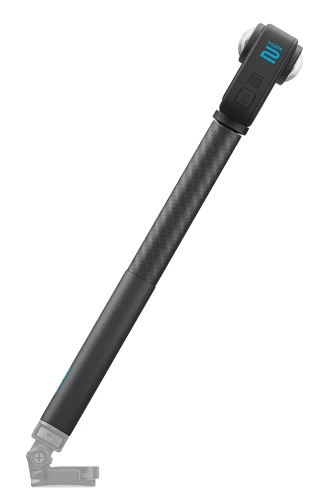 Uchwyt GoPro Carbon Fiber Extension Pole 1m pochylony wraz z kamerą GoPro MAX2