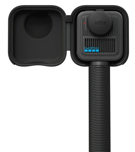 Etui do GoPro MAX2 otwarte widok z przodu wraz z kamerą w środku i zamontowanym uchwytem karbonowym