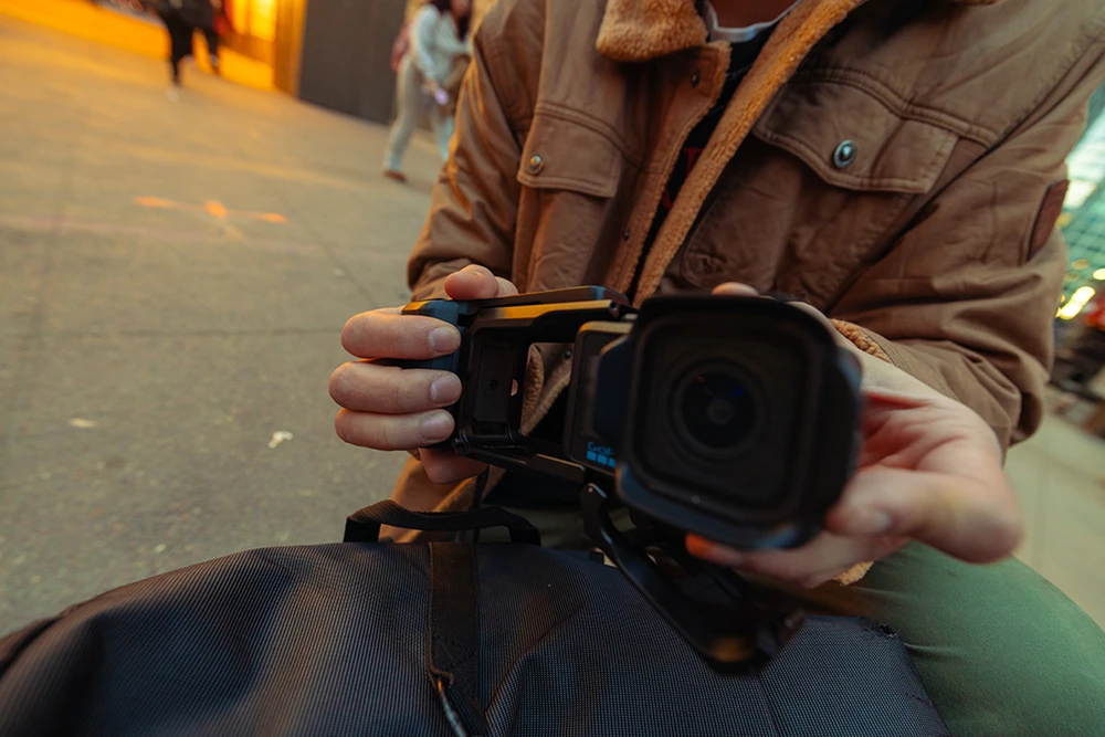 Zakładanie ShootGrip na kamerę GoPro Mission 1