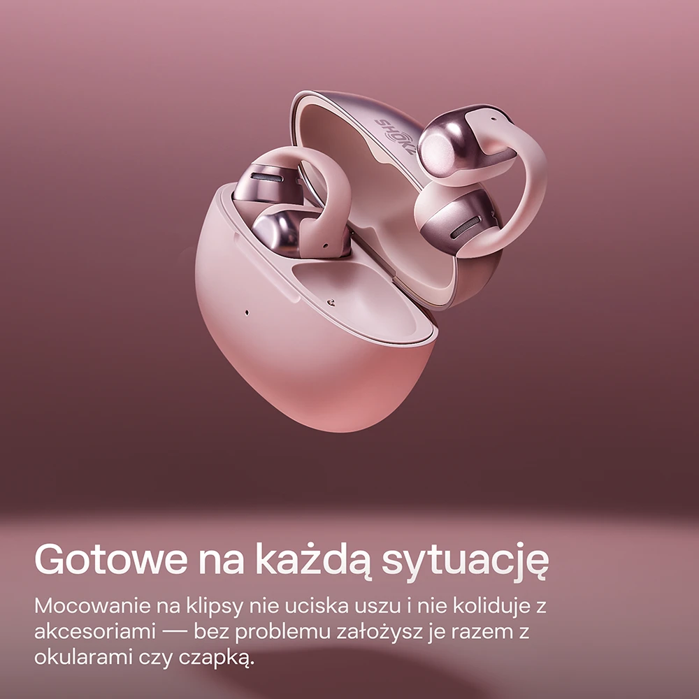 Shokz OpenDots One Black używane przez kobietę podczas spaceru