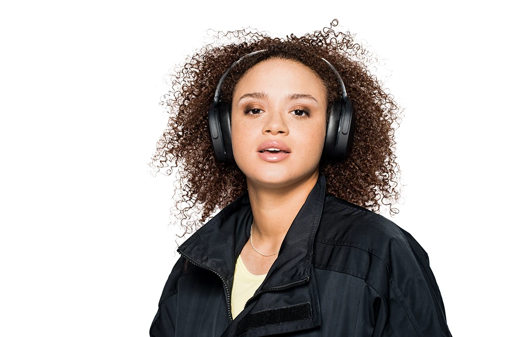 Dziewczyna zaczyna słyszeć otoczenie dzięki Tryb Ambient