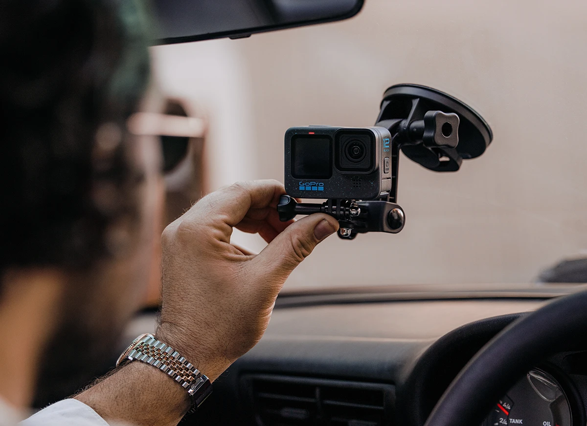 GoPro jako kamera samochodowa: legalność, ustawienia i zasilanie na stałe